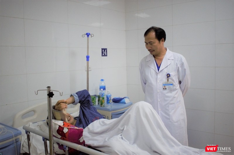 Một bệnh nhân gặp tai nạn giao thông đang điều trị tại Bệnh viện Đa khoa Thanh Nhàn. Một bệnh nhân gặp tai nạn giao thông đang điều trị tại Bệnh viện Đa khoa Thanh Nhàn.