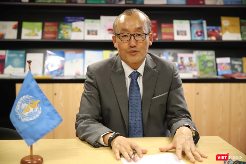 TS. Kidong Park – Trưởng Đại diện của Tổ chức Y tế Thế giới (WHO) tại Việt Nam chia sẻ thông tin về chùm ca bệnh ghi nhận tại TP Vũ Hán, Hồ Bắc, Trung Quốc (Ảnh: WHO Việt Nam)