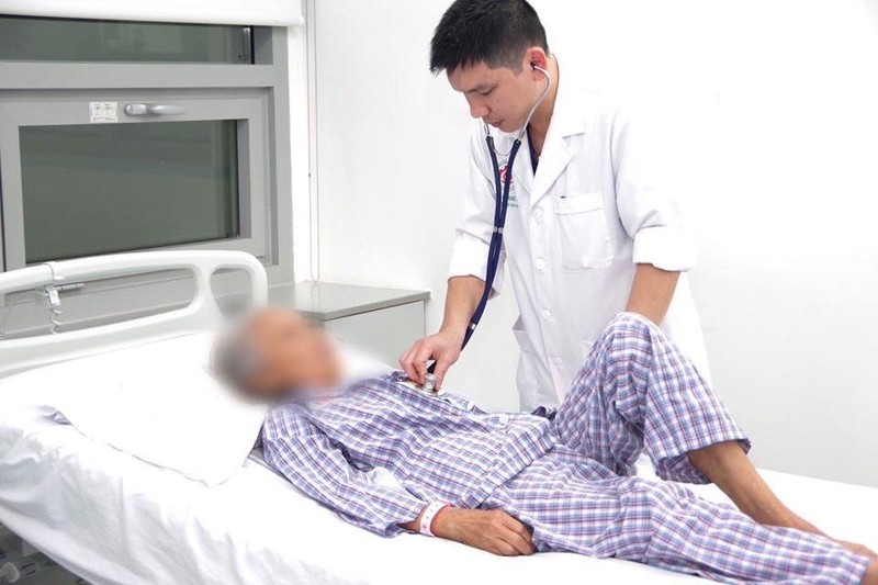 Bà S. được các bác sĩ điều trị và chăm sóc nhiều ngày sau khi phẫu thuật tim khẩn cấp (Ảnh: BVCC)