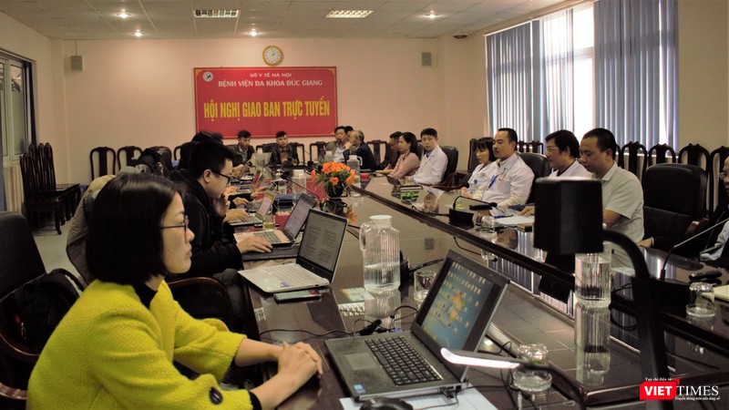 Toàn cảnh buổi họp báo thông tin vụ người đàn ông tử vong sau khi tiêm thuốc giảm đau tại Bệnh viện Đa khoa Đức Giang chiều 14/1. Toàn cảnh buổi họp báo thông tin vụ người đàn ông tử vong sau khi tiêm thuốc giảm đau tại Bệnh viện Đa khoa Đức Giang chiều 14/1.