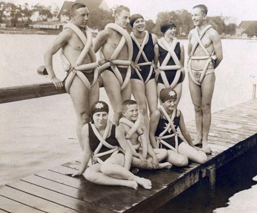 Những chiếc phao cổ điển được làm bằng săm xe.