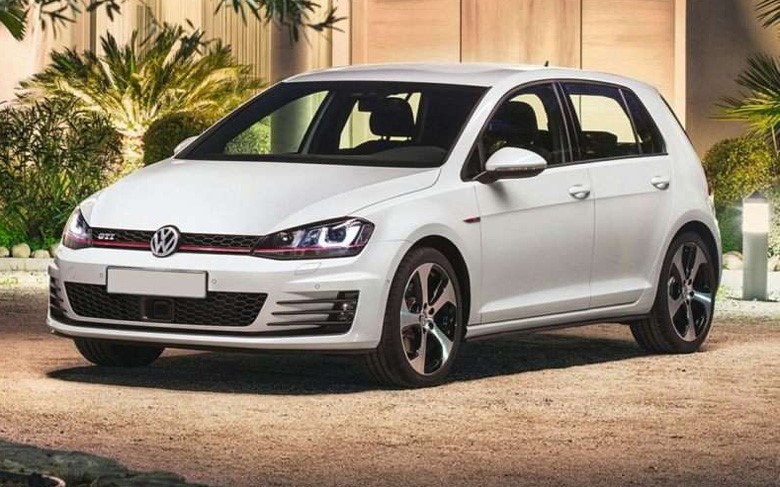 2016 Volkswagen Golf GTI được đánh giá là là mẫu xe an toàn và tiện nghi. Giá khởi điểm của dòng xe này là 24.995 USD.