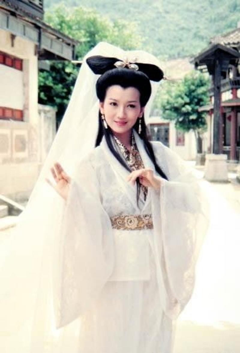 Những mỹ nhân Hoa ngữ như bước ra từ nguyên tác ảnh 29