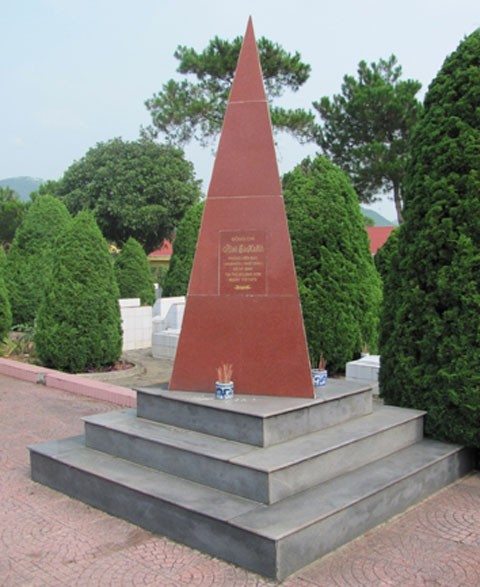 Ngôi mộ của Takano tại nghĩa Trang Hoàng Đồng