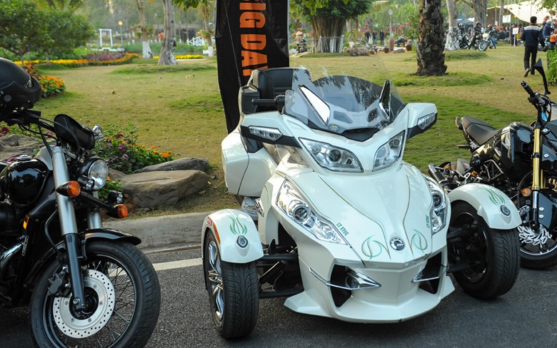 Choáng trước dàn mô-tô “khủng” tụ họp tại Hà Nội ảnh 7