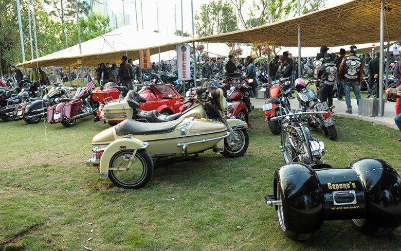 Choáng trước dàn mô-tô “khủng” tụ họp tại Hà Nội ảnh 8