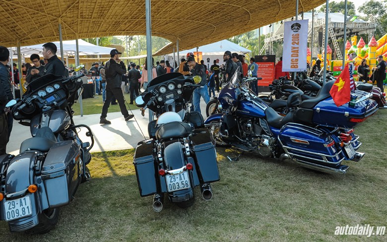 Choáng trước dàn mô-tô “khủng” tụ họp tại Hà Nội ảnh 9