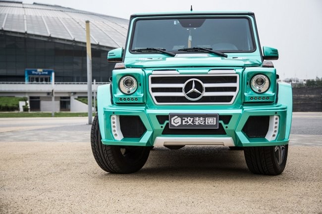 Siêu xe “chào thua” trước sức nóng của người đẹp ảnh 10 Siêu xe “chào thua” trước sức nóng của người đẹp ảnh 10