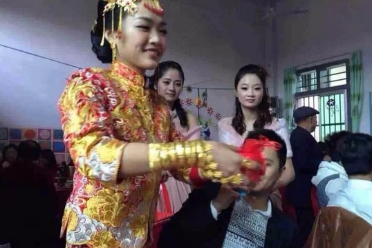 Choáng váng với đám cưới có của hồi môn 'khủng' 2