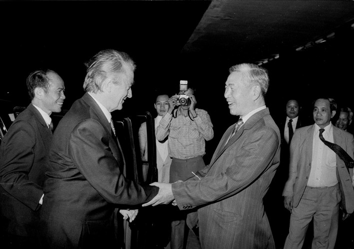 Ông Nguyễn Cơ Thạch đón tiếp Bộ trưởng Ngoại giao Pháp Rolang Duyma