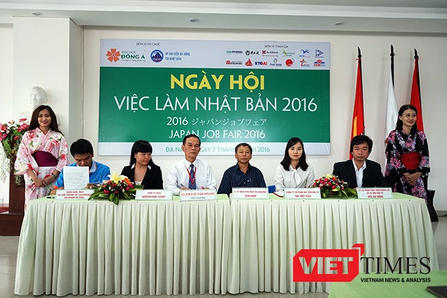 Đại diện trường ĐH Đông Á và các doanh nghiệp Nhật Bản ký kết thỏa thuận hớp tác đào tạo và tuyển dụng sinh viên chất lượng cao