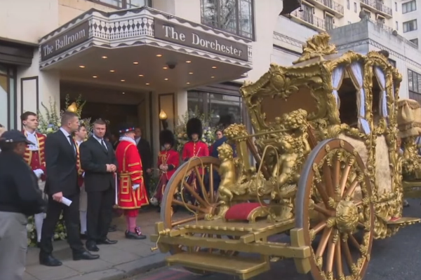 Video: Đám cưới xa hoa nhất hành tinh của con trai tỷ phú Nga ảnh 14