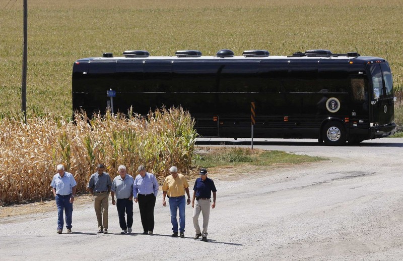 Video: Cận cảnh xe buýt bọc thép của Tổng thống Obama ảnh 1 Video: Cận cảnh xe buýt bọc thép của Tổng thống Obama ảnh 1