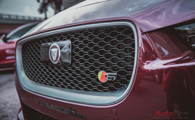 Cận cảnh "báo đỏ" Jaguar XE-S đầu tiên Việt Nam ảnh 4 Cận cảnh "báo đỏ" Jaguar XE-S đầu tiên Việt Nam ảnh 4