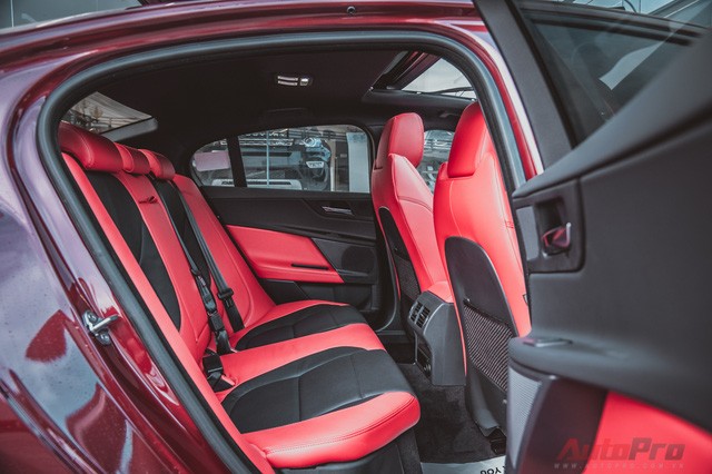 Cận cảnh "báo đỏ" Jaguar XE-S đầu tiên Việt Nam ảnh 15 Cận cảnh "báo đỏ" Jaguar XE-S đầu tiên Việt Nam ảnh 15