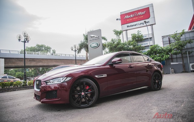 Cận cảnh "báo đỏ" Jaguar XE-S đầu tiên Việt Nam ảnh 3 Cận cảnh "báo đỏ" Jaguar XE-S đầu tiên Việt Nam ảnh 3