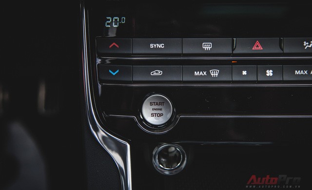 Cận cảnh "báo đỏ" Jaguar XE-S đầu tiên Việt Nam ảnh 12 Cận cảnh "báo đỏ" Jaguar XE-S đầu tiên Việt Nam ảnh 12