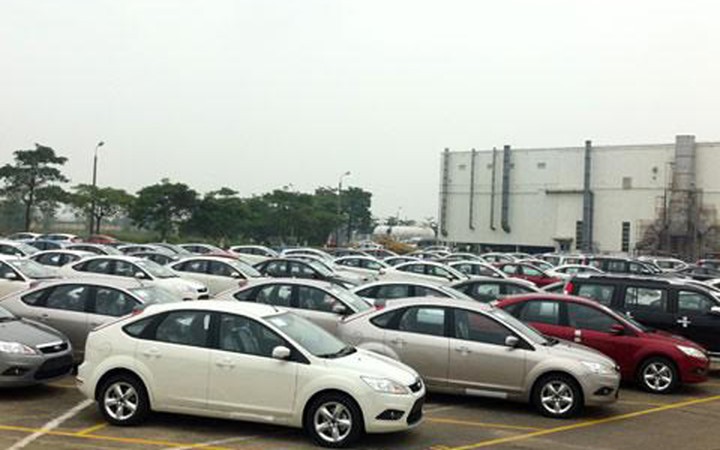 Nhân viên bán hàng của các đại lý ô tô tại Hà Nội cho biết, giá nhiều mẫu xe dung tích xi lanh từ 1.5L đến 2.5L hiện nay rất thấp. Bán như vậy, chúng tôi hoàn toàn không còn chút lợi nhuận nào. Những vẫn phải chấp nhận để tăng doanh số và hy vọng được hưởng chính sách thưởng của nhà sản xuất