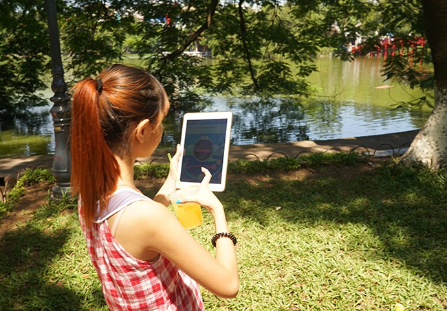 Suýt thiệt thân vì mải mê bắt Pokemon “hiếm“ ảnh 2