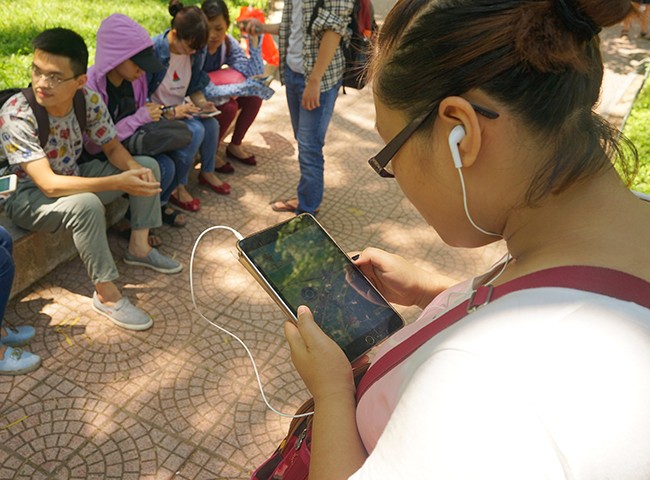 Suýt thiệt thân vì mải mê bắt Pokemon “hiếm“ ảnh 9