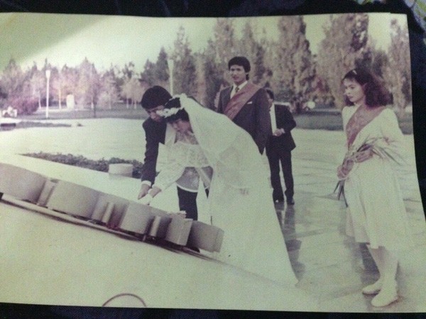 Bồi hồi ngắm lại những tấm ảnh cưới 20 năm có lẻ ảnh 3 Bồi hồi ngắm lại những tấm ảnh cưới 20 năm có lẻ ảnh 3