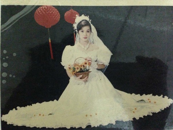 Bồi hồi ngắm lại những tấm ảnh cưới 20 năm có lẻ ảnh 4 Bồi hồi ngắm lại những tấm ảnh cưới 20 năm có lẻ ảnh 4