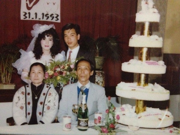 Bồi hồi ngắm lại những tấm ảnh cưới 20 năm có lẻ ảnh 11 Bồi hồi ngắm lại những tấm ảnh cưới 20 năm có lẻ ảnh 11