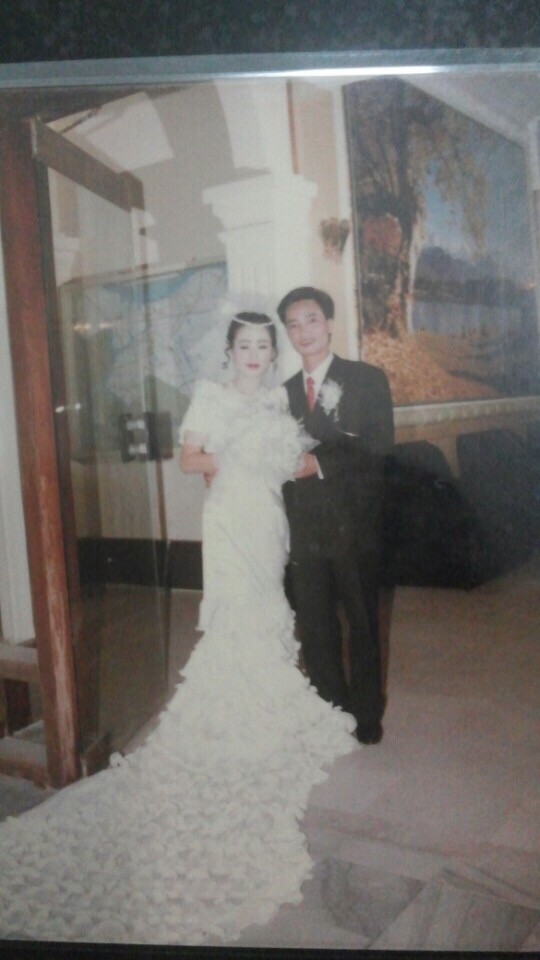 Bồi hồi ngắm lại những tấm ảnh cưới 20 năm có lẻ ảnh 13 Bồi hồi ngắm lại những tấm ảnh cưới 20 năm có lẻ ảnh 13