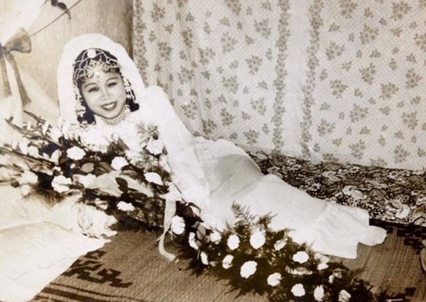 Bồi hồi ngắm lại những tấm ảnh cưới 20 năm có lẻ ảnh 16 Bồi hồi ngắm lại những tấm ảnh cưới 20 năm có lẻ ảnh 16