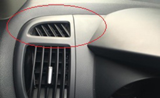 Khe trên bảng táp-lô dưới cột A  Nhiều người thường nghĩ chi tiết này là những khe gió của điều hòa. Nhưng thực chất nó được thiết kế để sấy kính. Gió thoát ra từ chi tiết này làm khô bên trong kính lái và bên phụ, giúp tài xế quan sát gương chiếu hậu bên ngoài. Ngoài ra đây cũng có thể là bộ phận thông hơi.