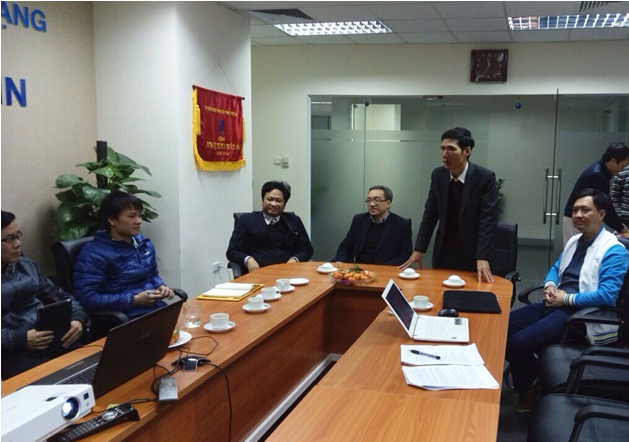 Thứ trưởng Phan Tâm kiểm tra tại VNPT hồi 0h ngày 23/1.