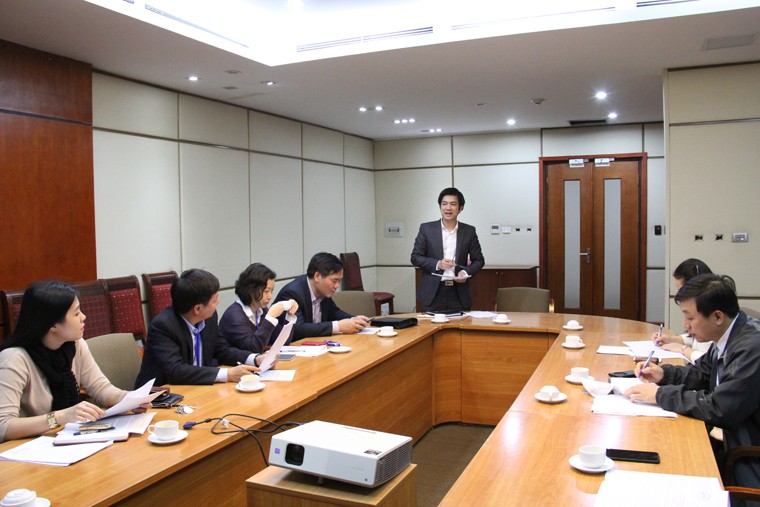 Ông Đoàn Công Huynh, Vụ trưởng Vụ Thông tin cơ sở, Phó trưởng Ban thường trực  Ban Soạn thảo phát biểu tại cuộc họp.