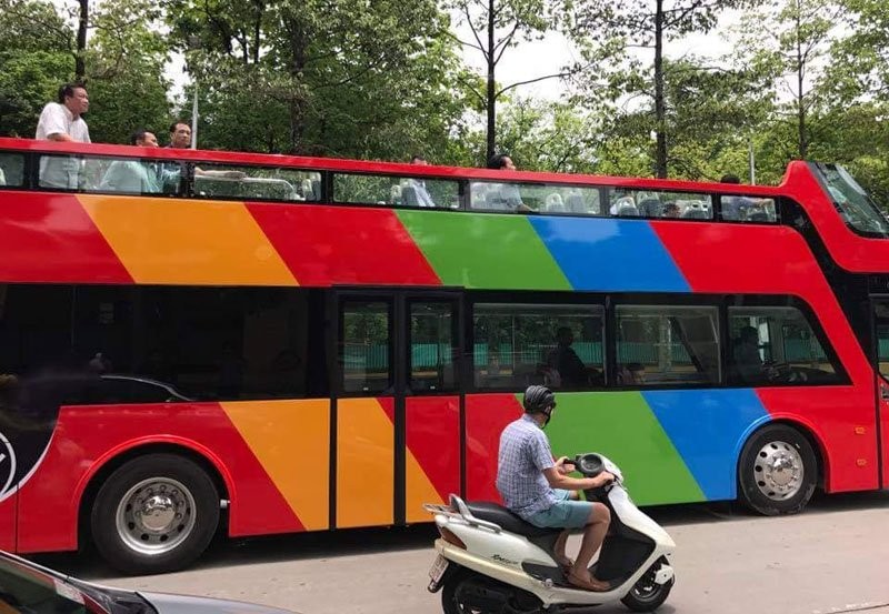 Xe trang bị hệ thống wifi 4G, trang thiết bị hiện đại, phụ kiện hỗ trợ lên xuống cho khách hàng là người khuyết tật. Giá trị mỗi chiếc xe khi đưa vào sử dụng khoảng 7 đến 9 tỉ đồng. (ảnh: Tuấn Anh - Otofun)