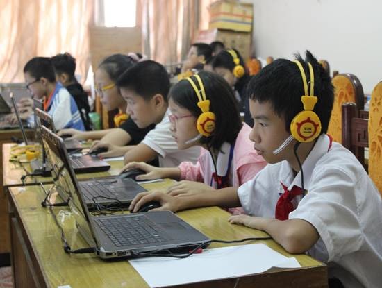 Học sinh làm bài thi tại Ngày hội lập trình WeCode quốc gia 2017 được tổ chức hôm nay, 21/10/2017  tại Hà Nội. Ảnh: L.Anh