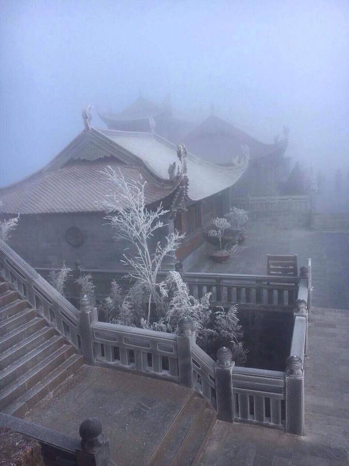 Fansipan huyền ảo băng tuyết trong nắng sớm khiến dân mạng sôi sục ảnh 3