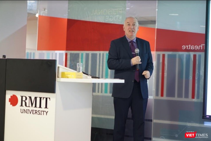 Giáo sư Matthew Warren chia sẻ: 