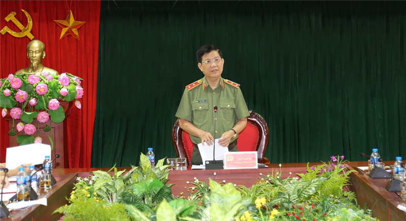 Thứ trưởng Nguyễn Văn Sơn phát biểu tại buổi làm việc.