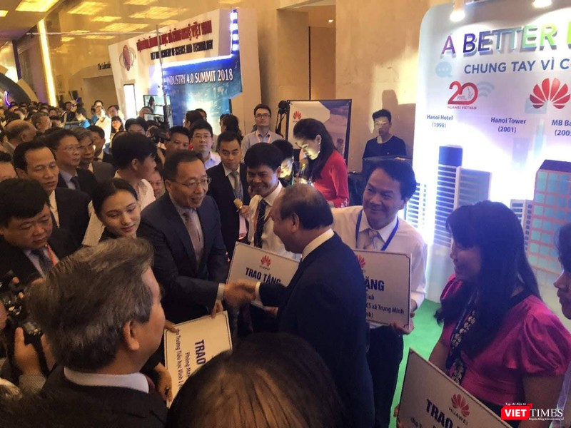 3 nữ sinh xuất sắc giành học bổng “Hạt giống viễn thông tương lai” ảnh 2 Trao tặng 100 bộ máy tính cho 5 trường vùng sâu, vùng xa