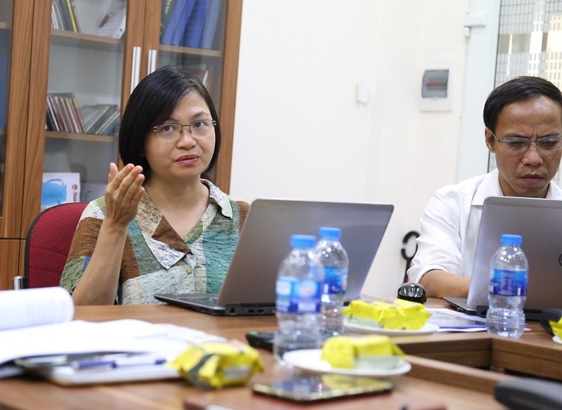 Bà Đỗ Thanh Huyền, chuyên gia phân tích chính sách công, Chương trình phát triển Liên Hiệp quốc – UNDP và nhiều chuyên gia khác tham gia đóng góp ý kiến xây dựng bộ tiêu chí đánh giá xếp hạng phát triển Chính phủ điện tử. Bà Đỗ Thanh Huyền, chuyên gia phân tích chính sách công, Chương trình phát triển Liên Hiệp quốc – UNDP và nhiều chuyên gia khác tham gia đóng góp ý kiến xây dựng bộ tiêu chí đánh giá xếp hạng phát triển Chính phủ điện tử.