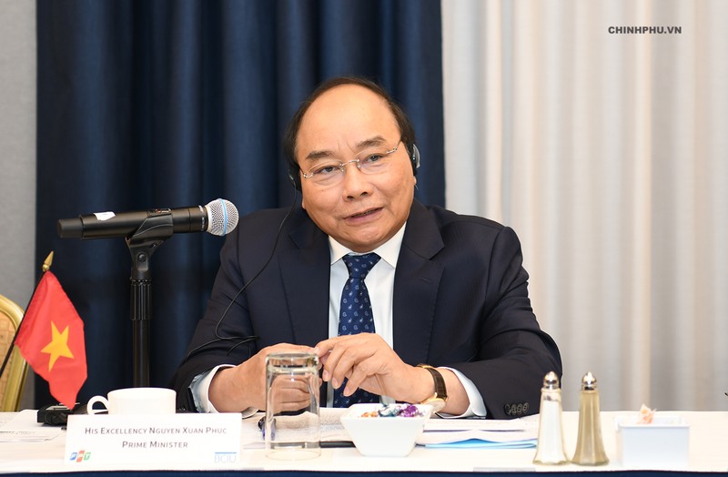 Thủ tướng trao đổi tại buổi tọa đàm với các tập đoàn Hoa Kỳ. Thủ tướng trao đổi tại buổi tọa đàm với các tập đoàn Hoa Kỳ.