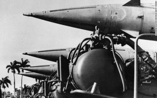 Cuộc khủng hoảng tên lửa Cuba: Căng thẳng tột độ trong quan hệ Xô – Mỹ (Kỳ 3)