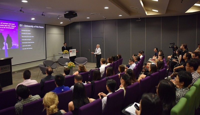 Phó chủ tịch Hội đồng Đại học RMIT (Úc) và các nhà tuyển dụng thảo luận về các xu hướng đang định hình thế giới việc làm tương lai. Phó chủ tịch Hội đồng Đại học RMIT (Úc) và các nhà tuyển dụng thảo luận về các xu hướng đang định hình thế giới việc làm tương lai.