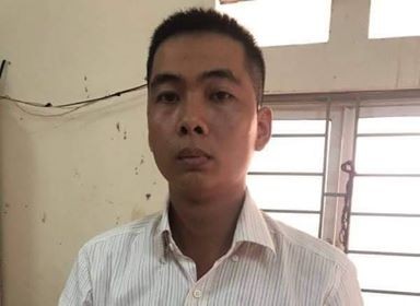 Công an “rởm” khoe số hiệu giả để xin cảnh sát giao thông bỏ qua vi phạm ảnh 1 Công an “rởm” khoe số hiệu giả để xin cảnh sát giao thông bỏ qua vi phạm ảnh 1