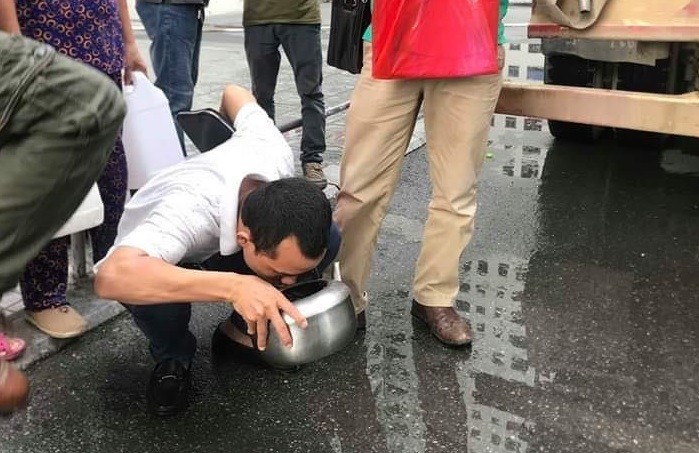 Công bố hotline tư vấn, xét nghiệm miễn phí nước sinh hoạt giữa “cơn bão” ô nhiễm dầu thải