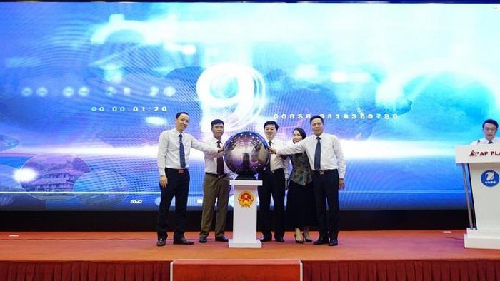 Lãnh đạo tỉnh Hòa Bình và VNPT thực hiện nghi thức khai trương Cổng du lịch thông minh Lãnh đạo tỉnh Hòa Bình và VNPT thực hiện nghi thức khai trương Cổng du lịch thông minh