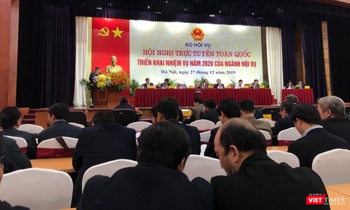 Hội nghị trực tuyến kết nối từ điểm cầu chính tại trụ sở Bộ Nội vụ (Hà Nội) tới 63 điểm cầu các tỉnh, thành phố trực thuộc Trung ương..