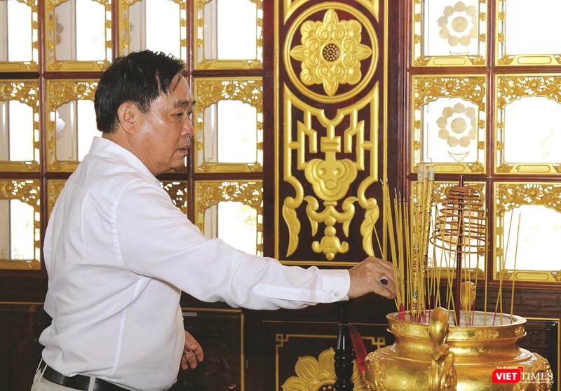 vt_Ông Huỳnh Uy Dũng luôn nhớ về Tổ tiên. Ảnh: TL.