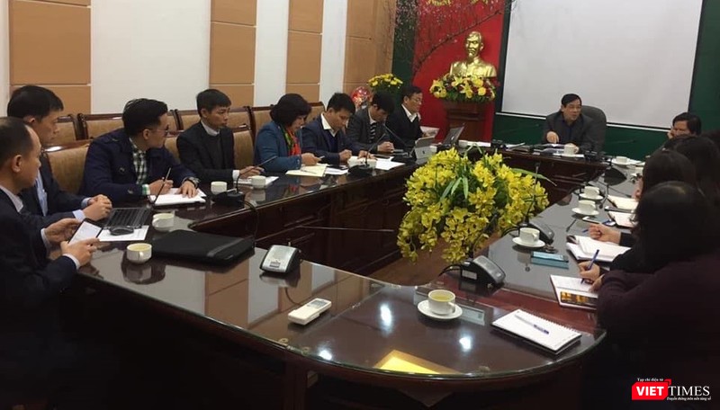 Ông Lương Ngọc Khuê - Cục trưởng Cục Quản lý Khám, chữa bệnh (Bộ Y tế) chủ trì cuộc họp bàn cách tuyên truyền ứng phó virus Corona mới.