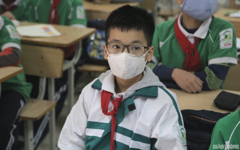 Video: Mách bạn cách đeo khẩu trang đúng chuẩn