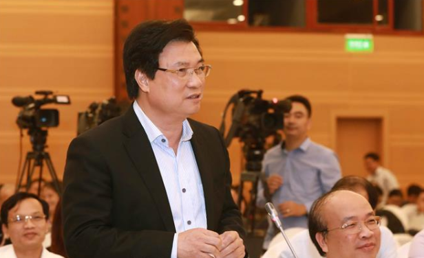 Thứ trưởng Bộ GD&ĐT Nguyễn Hữu Độ tại cuộc họp tối nay. Ảnh: TTXVN